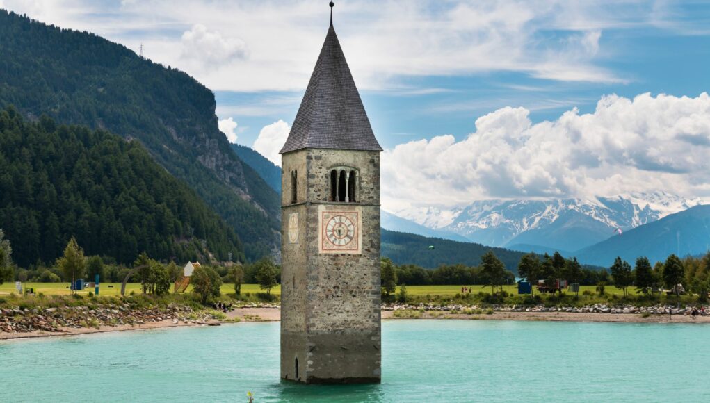 versunkener Kirchturm am Reschensee